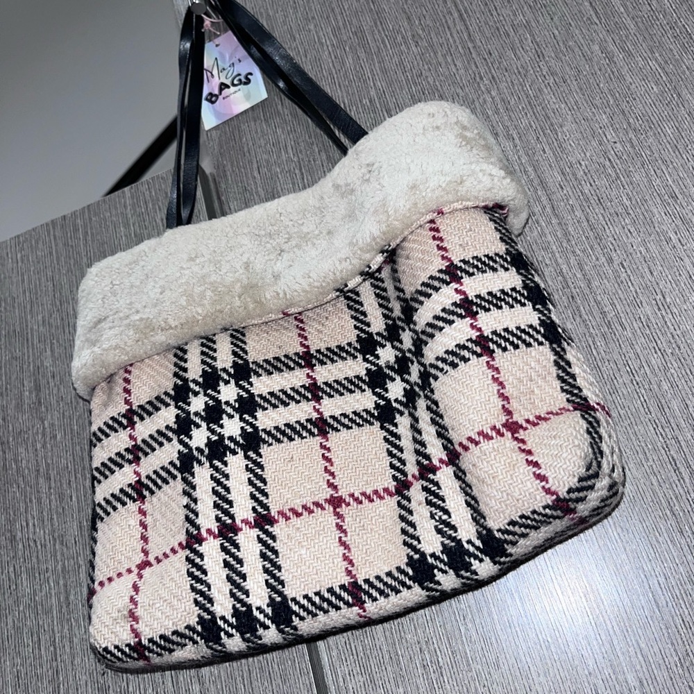 Burberry: Sherpa Fur Shearling Nova Check Reversible Tote โค๏ธ (rare find) - Picture 9 of 16